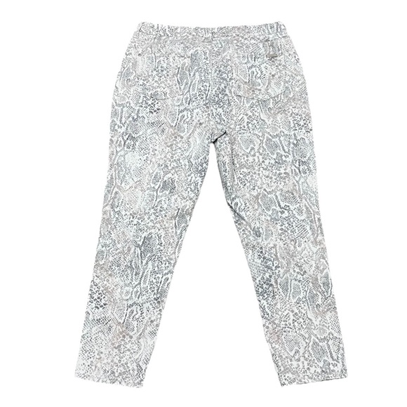 Chico's Women's Girlfriend Ankle 2 12 US White Snake printed Pant Boho Hippie - Picture 2 of 7